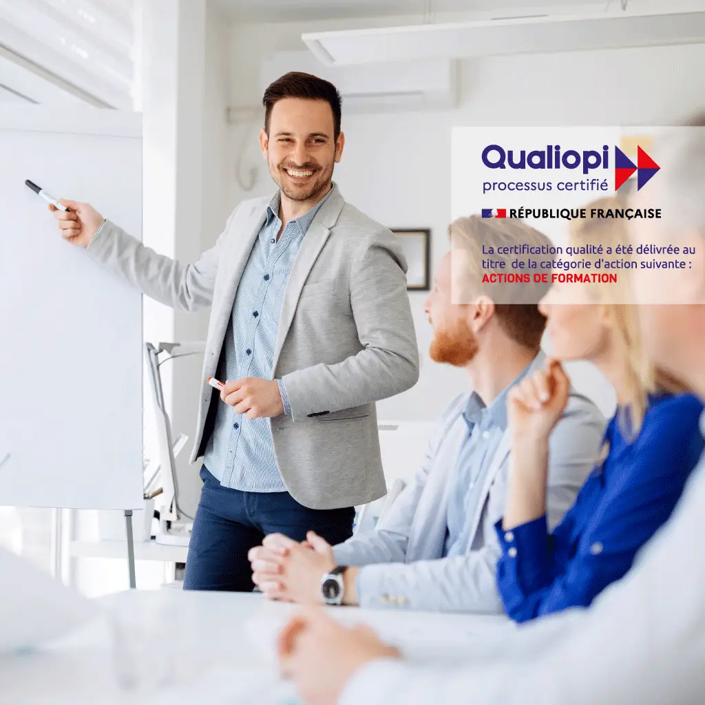 Formations, formateur en salle entrain d'animer une formation qualigaz évonia